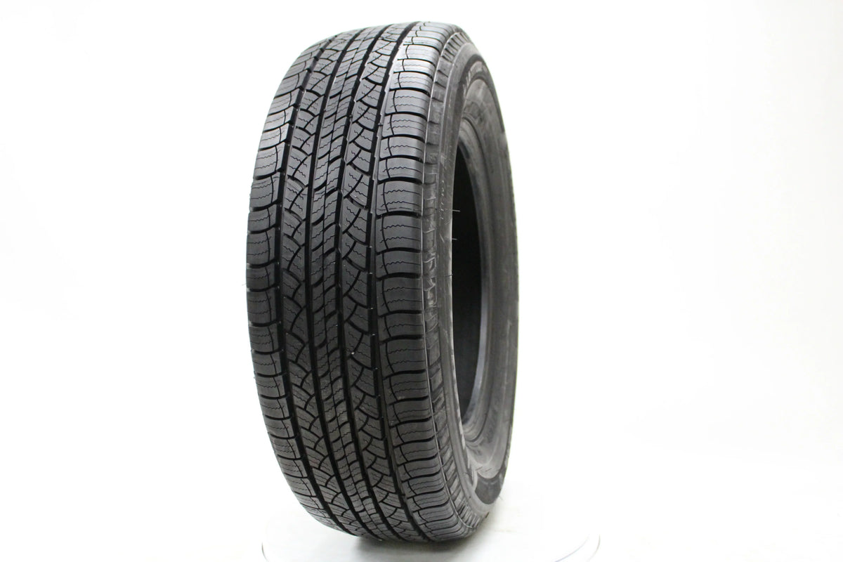 Michelin Latitude Tour 245/60R18 104 T Tire Fits: 2011-19 Ford Explorer XLT, 2014-19 Toyota Highlander LE Plus