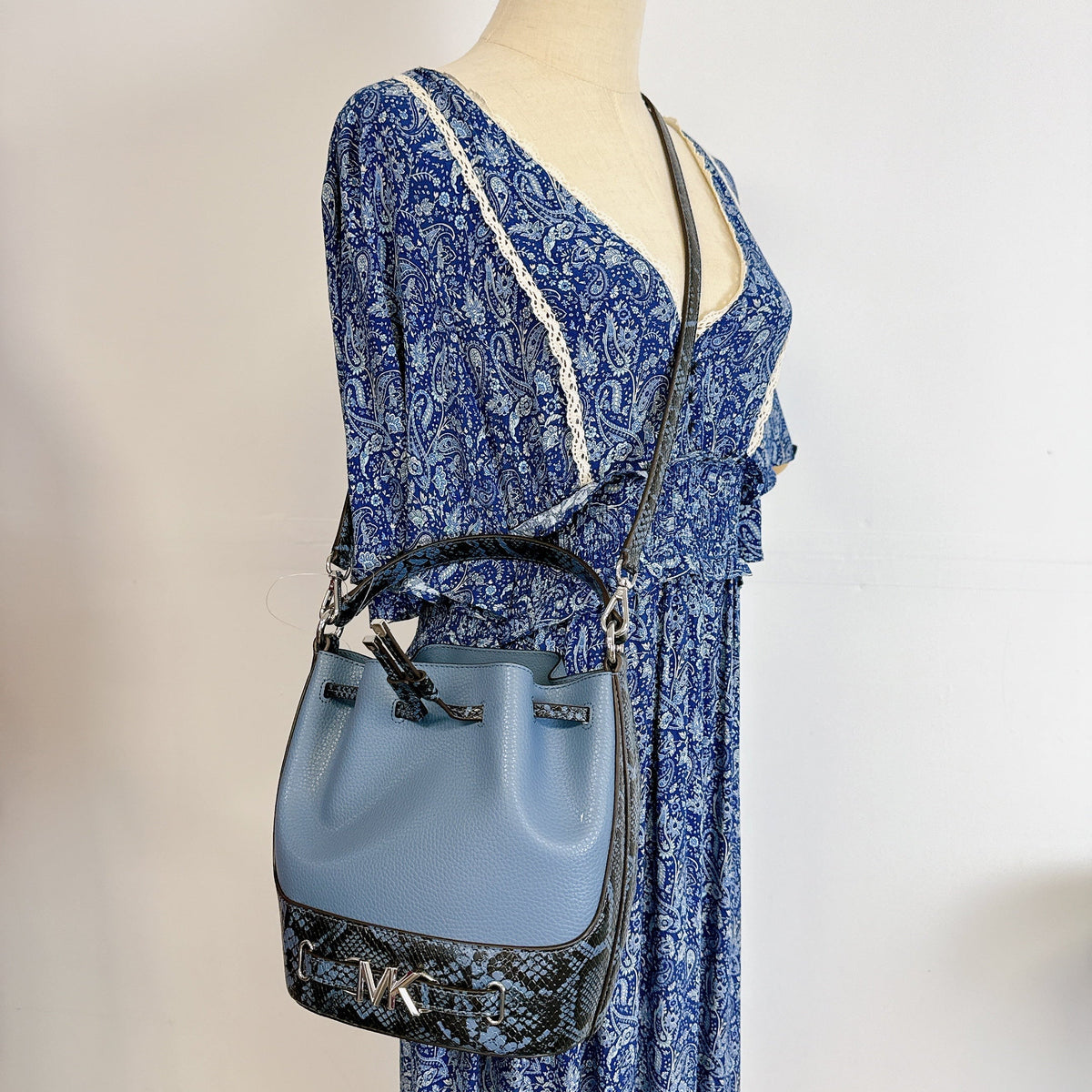 Michael Kors 35S4S6RM6U Reed Medium Leather Belted Bucket Crossbody Messenger IN DENIM